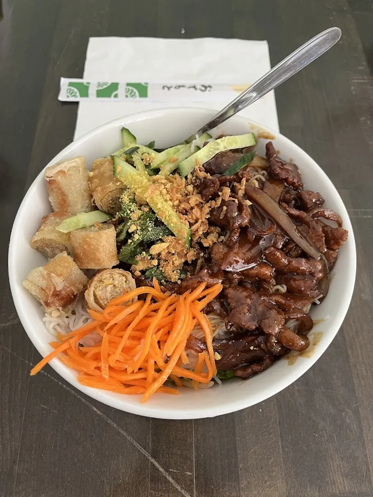 Bobun Au Bœuf Sauté Aux Oignons